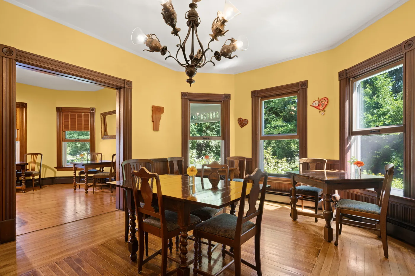 Main breakfast room — wide view with multiple dining tables