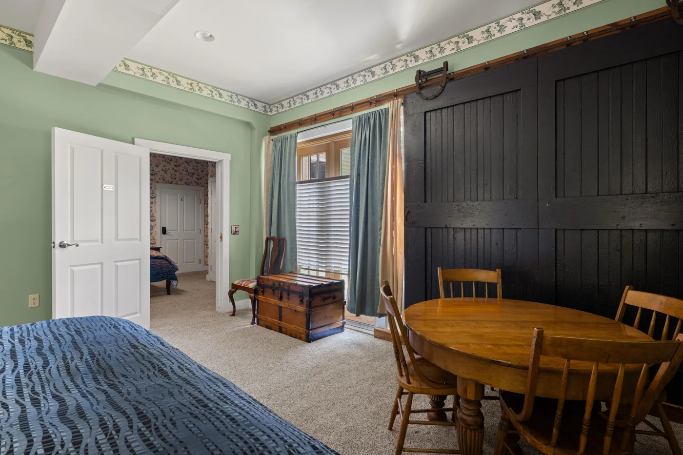 Double-King Suite, Carriage House — shared sitting area