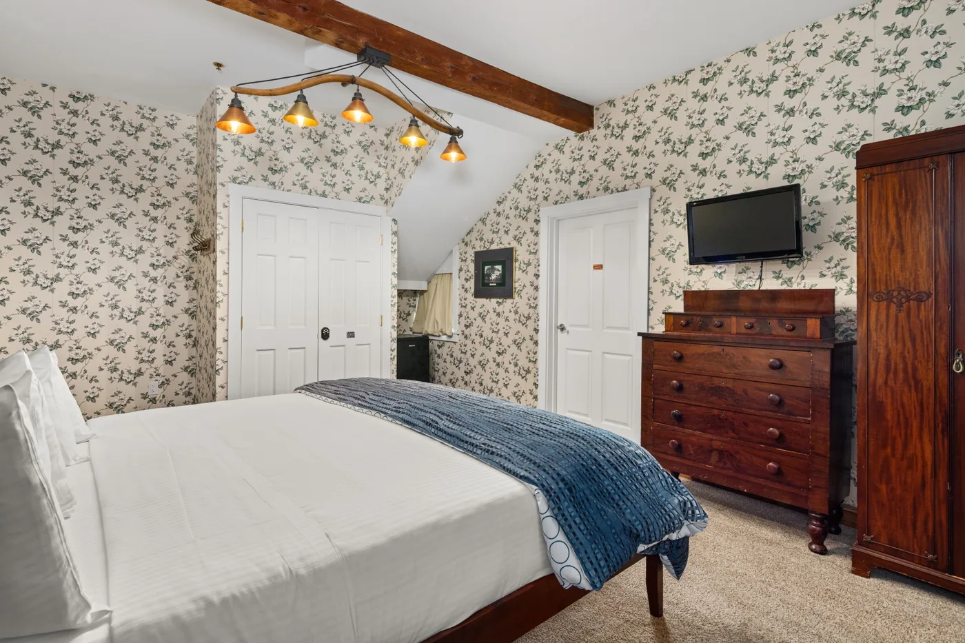 King Room Only, Carriage House Ground Floor — room detail and furnishings
