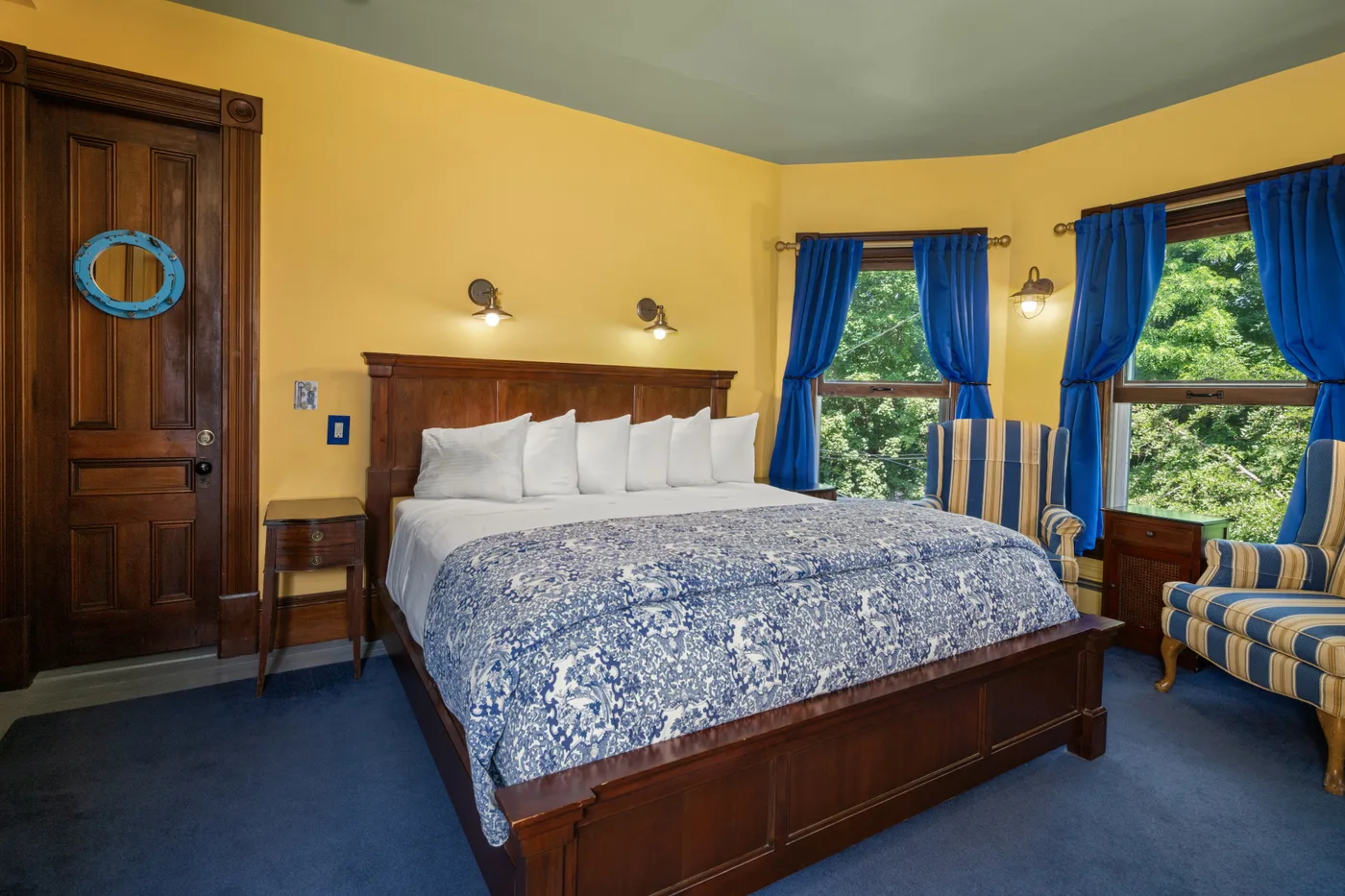 King Room, Second Floor — bed and room overview
