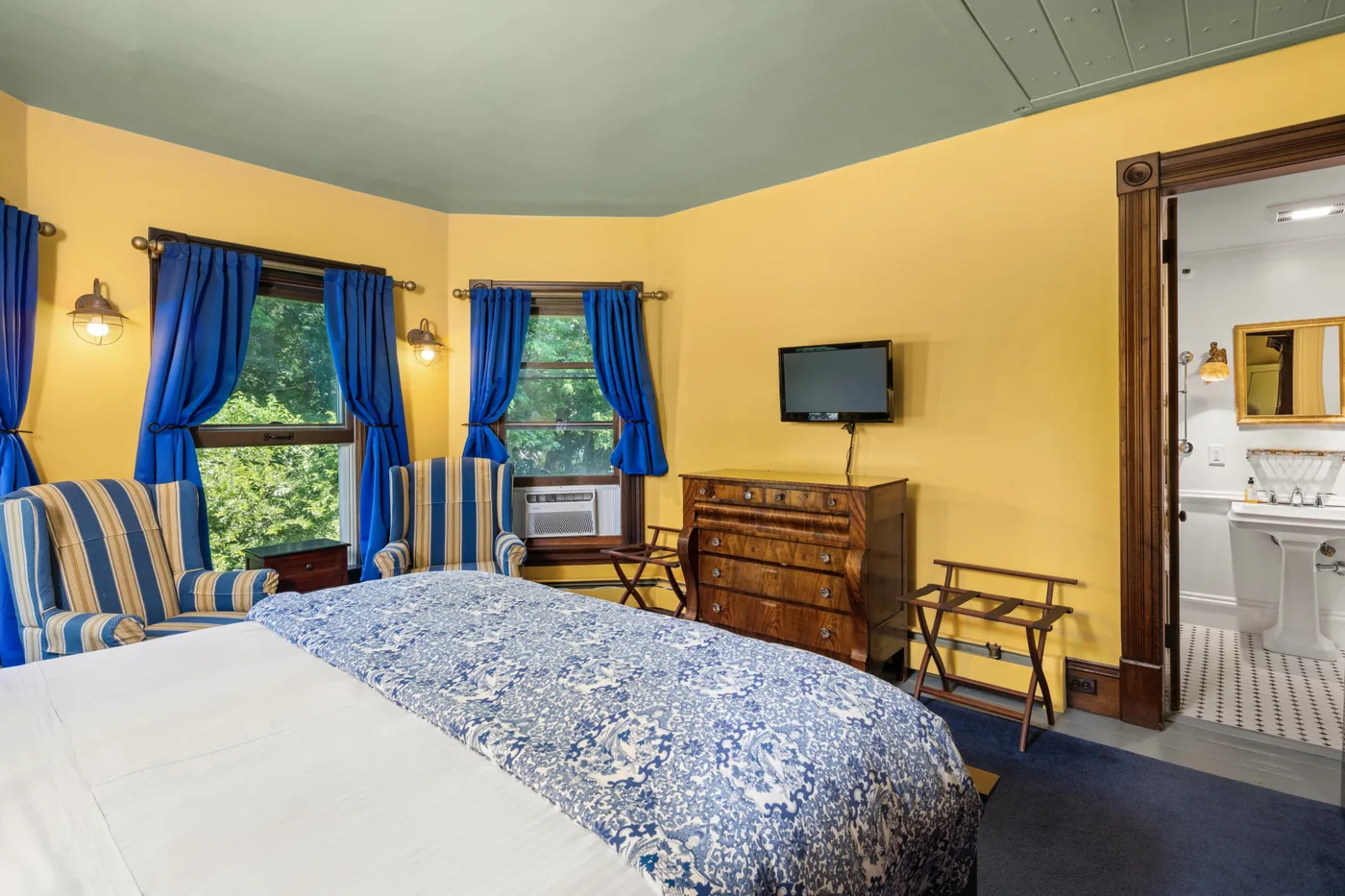 King Room, Second Floor — room detail and period furnishings