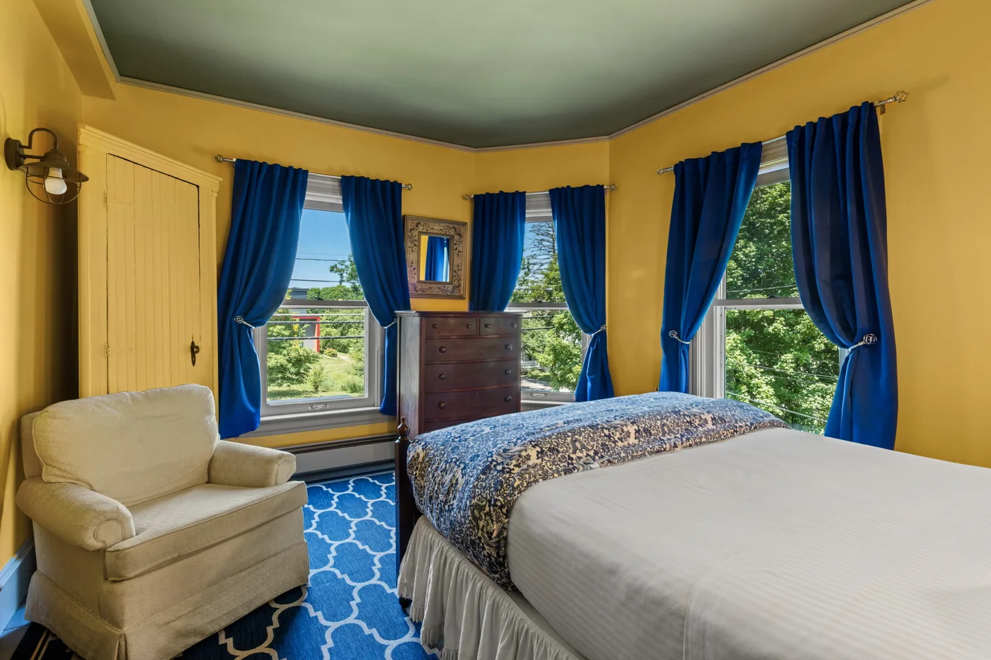 King/Queen Suite, Second Floor — sitting area and suite detail