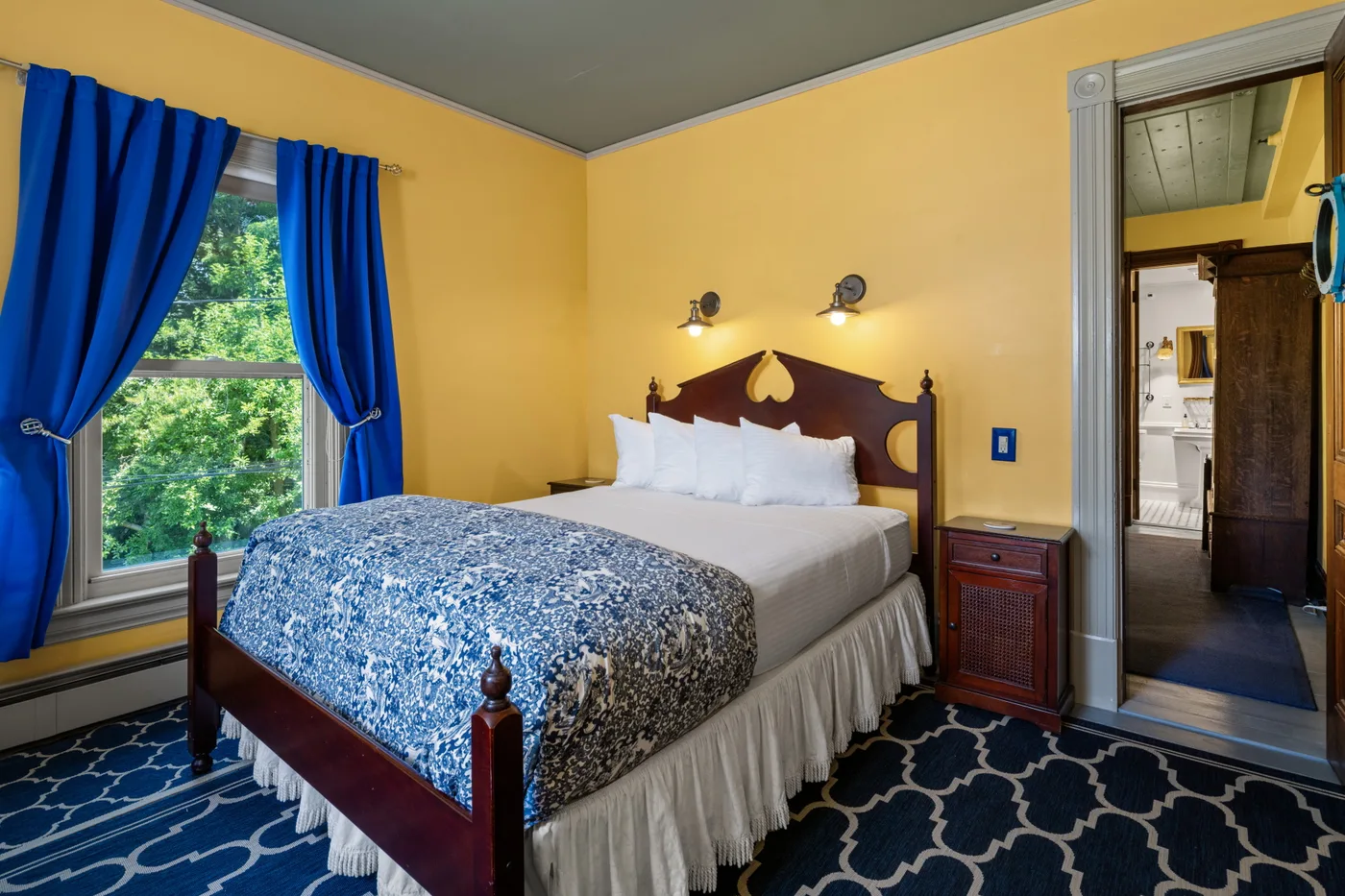 King/Queen Suite, Second Floor — bathroom