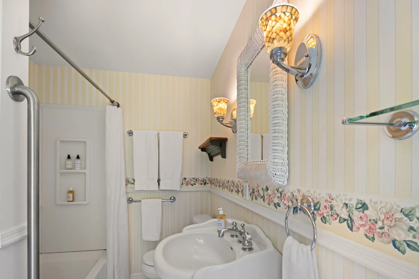 Small Queen Room — private bathroom